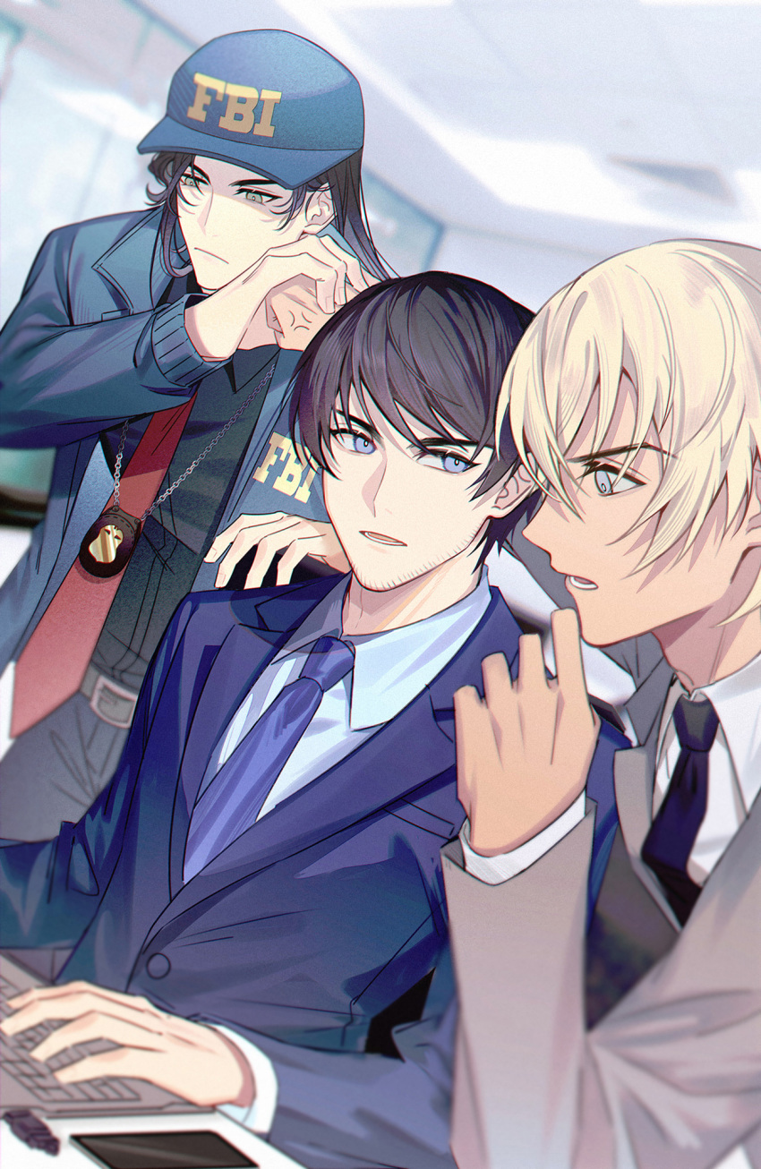 3boys, akai_shuuichi, amuro_tooru, bangs, baseball_cap, belt, black_hair, black_shirt