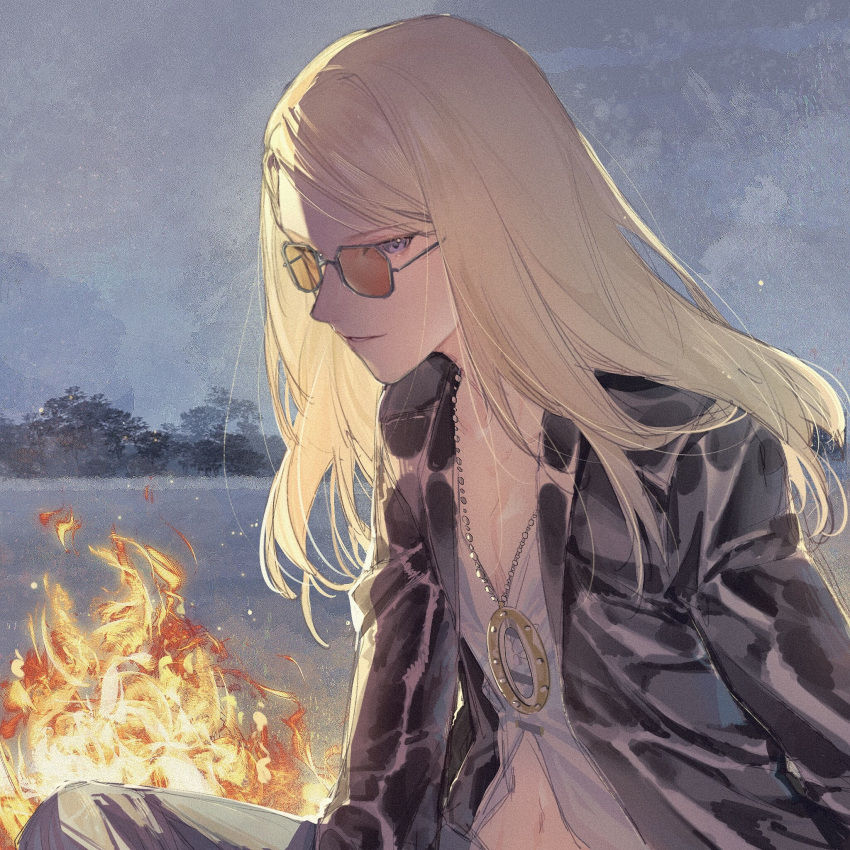 1boy, bangs, black_jacket, blonde_hair, commentary, fate/grand_order, fate_(series), fire, glasses, grey_eyes, grey_pants, grey_shirt, highres, jacket, jewelry, long_hair, long_sleeves, looking_at_viewer, male_focus, midriff, navel, necklace, open_clothes, open_jacket, outdoors, pants, qiuyun62303677, shirt, sitting, smile, solo, sunglasses, swept_bangs, tezcatlipoca_(fate)