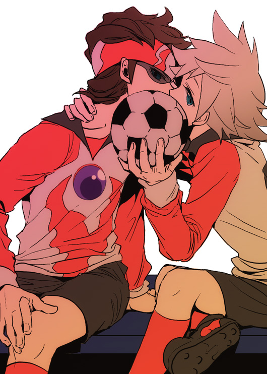 2boys, headband, heat_(inazuma_eleven), inazuma_eleven, kiss, neppa_(inazuma_eleven), sitting, soccer_ball, yaoi