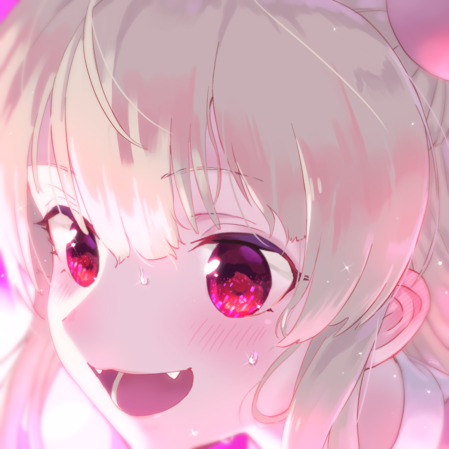 1girl, :3, bangs, blonde_hair, blurry, blush, close-up, crowd, depth_of_field, diffraction_spikes, ear_blush, eye_reflection, fangs, hair_between_eyes, light_blush, looking_ahead, natori_sana, open_mouth, penlight, pink_background, pink_eyes, portrait, reflection, sana_channel, smile, solo, sweat, white_background, yokoyoko_(yokoyoko_ykyk)