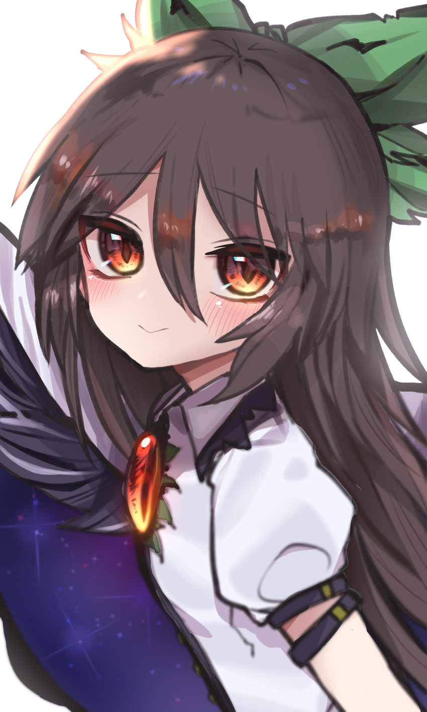 1girl, absurdres, bangs, bird_wings, black_wings, blush, bow, breasts, brown_eyes, brown_hair, cape, closed_mouth, collared_shirt, commentary_request, frilled_shirt_collar, frills, from_side, green_bow, hair_between_eyes, hair_bow, highres, jamongssui, long_hair, looking_at_viewer, looking_to_the_side, puffy_short_sleeves, puffy_sleeves, reiuji_utsuho, shirt, short_sleeves, simple_background, small_breasts, solo, starry_sky_print, third_eye, touhou, upper_body, white_background, white_cape, white_shirt, wings