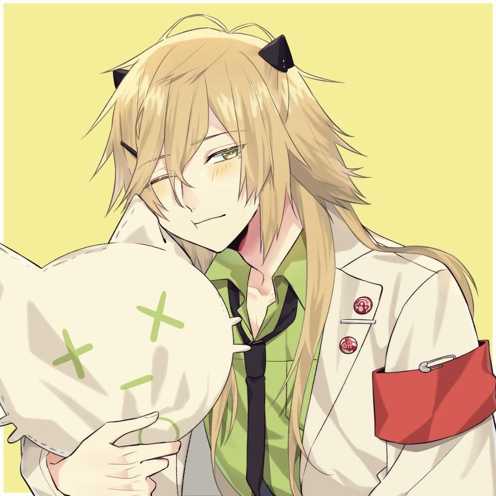 1boy, black_necktie, blonde_hair, border, collar_x_malice, collared_shirt, green_eyes, green_shirt, hokka_hokka, labcoat, long_hair, long_sleeves, looking_at_viewer, male_focus, necktie, one_eye_closed, shiraishi_kageyuki, shirt, solo, white_border, yellow_background