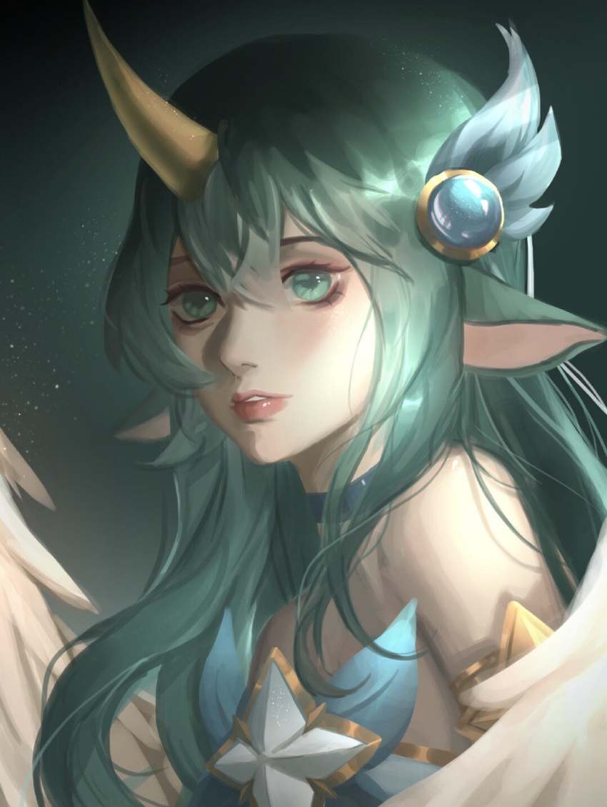 1girl, bangs, bare_shoulders, bow, choker, gradient_background, green_background, green_choker, green_eyes, green_hair, hair_between_eyes, hair_ornament, highres, horns, league_of_legends, long_hair, official_alternate_costume, pointy_ears, saikayo, single_horn, solo, soraka_(league_of_legends), star_(symbol), star_guardian_(league_of_legends), star_guardian_soraka