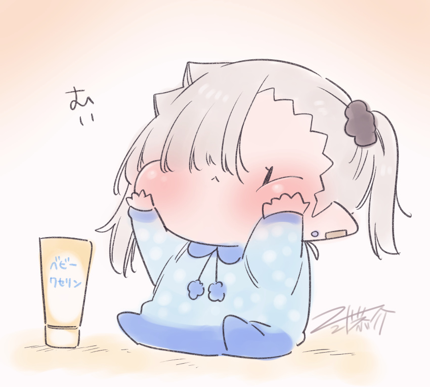 1girl, :<, bangs, black_scrunchie, blush, brown_background, chibi, closed_mouth