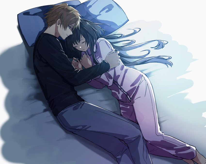 1boy, 1girl, absurdres, black_shirt, blonde_hair, brown_hair, cezaria, closed_mouth