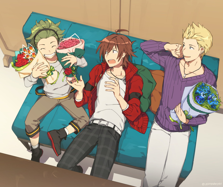 3boys, ahoge, amagase_touma, belt, blonde_hair, bouquet, brown_hair, closed_eyes, collarbone, couch, flower, green_hair, headband, highres, holding, idolmaster, idolmaster_side-m, ijuuin_hokuto, jacket, jewelry, lieutenantary, male_focus, mitarai_shouta, multiple_boys, necklace, open_mouth, plaid, sitting, smile