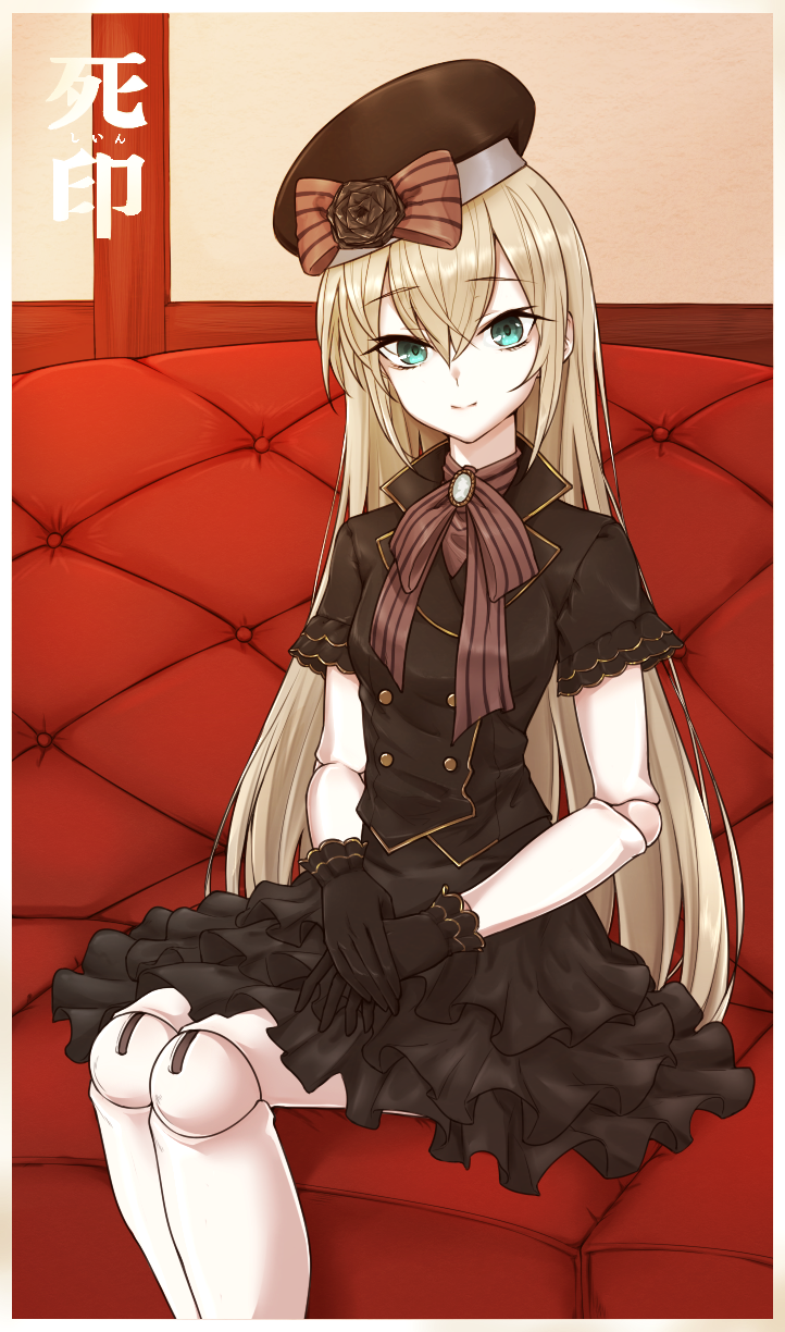 1girl, bangs, bare_legs, beret, black_gloves, blonde_hair, brooch, couch, cowboy_shot, death_mark, doll, doll_joints, dress, formal, frilled_skirt, frills, gloves, green_eyes, hair_between_eyes, hat, highres, indoors, jewelry, joints, kukurus, layered_skirt, light_smile, lolita_fashion, long_hair, looking_at_viewer, mary_(death_mark), on_couch, own_hands_together, short_sleeves, sidelocks, sitting, skirt, solo