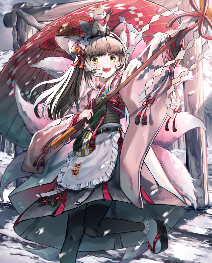 1girl, :d, absurdres, animal_ear_fluff, animal_ears, apron, architecture, arknights, arm_up, black_hakama, black_pantyhose, blonde_hair, blush, bobby_socks, chewi, coin_purse, commentary, east_asian_architecture, floral_print, flower, foot_out_of_frame, fox, fox_ears, fox_girl, fox_tail, frilled_apron, frills, green_eyes, hair_flower, hair_ornament, hairband, hakama, hakama_skirt, hand_up, highres, holding, holding_staff, japanese_clothes, kimono, kitsune, kyuubi, light_blush, long_sleeves, multiple_tails, obi, official_alternate_costume, oil-paper_umbrella, okobo, on_head, outdoors, pantyhose, pink_kimono, pinwheel, red_hairband, red_umbrella, sandals, sash, skirt, smile, socks, socks_over_pantyhose, solo, staff, standing, standing_on_one_leg, suzuran_(arknights), suzuran_(yukibare)_(arknights), tabi, tail, tassel, umbrella, waist_apron, white_apron, white_socks, wide_sleeves