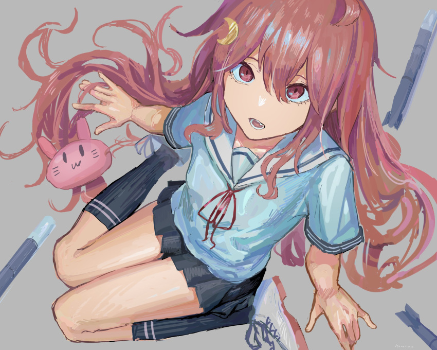 1girl, alternate_costume, black_skirt, black_socks, blue_shirt, crescent, crescent_hair_ornament, grey_background, hair_between_eyes, hair_ornament, highres, kantai_collection, kneehighs, long_hair, looking_at_viewer, open_mouth, pleated_skirt, rabbit_hair_ornament, red_eyes, redhead, rid0922, sailor_collar, school_uniform, serafuku, shirt, shoes, short_sleeves, simple_background, skirt, socks, solo, torpedo, uzuki_(kancolle), very_long_hair