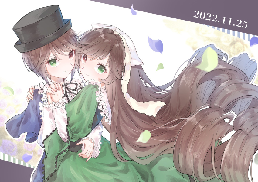 2girls, absurdres, black_corset, black_headwear, black_ribbon, blue_capelet, blue_shorts, blush, brown_hair, capelet, closed_mouth, collared_dress, commentary_request, corset, cowboy_shot, dated, dress, drill_hair, frilled_dress, frilled_shirt_collar, frills, green_dress, green_eyes, hat, head_scarf, heterochromia, highres, holding_hands, interlocked_fingers, lace, lolita_fashion, long_hair, long_sleeves, looking_at_viewer, multiple_girls, neck_ribbon, red_eyes, ribbon, rozen_maiden, shima7_c, short_hair, shorts, siblings, sisters, smile, souseiseki, suiseiseki, top_hat, twin_drills, twins, very_long_hair, white_headwear
