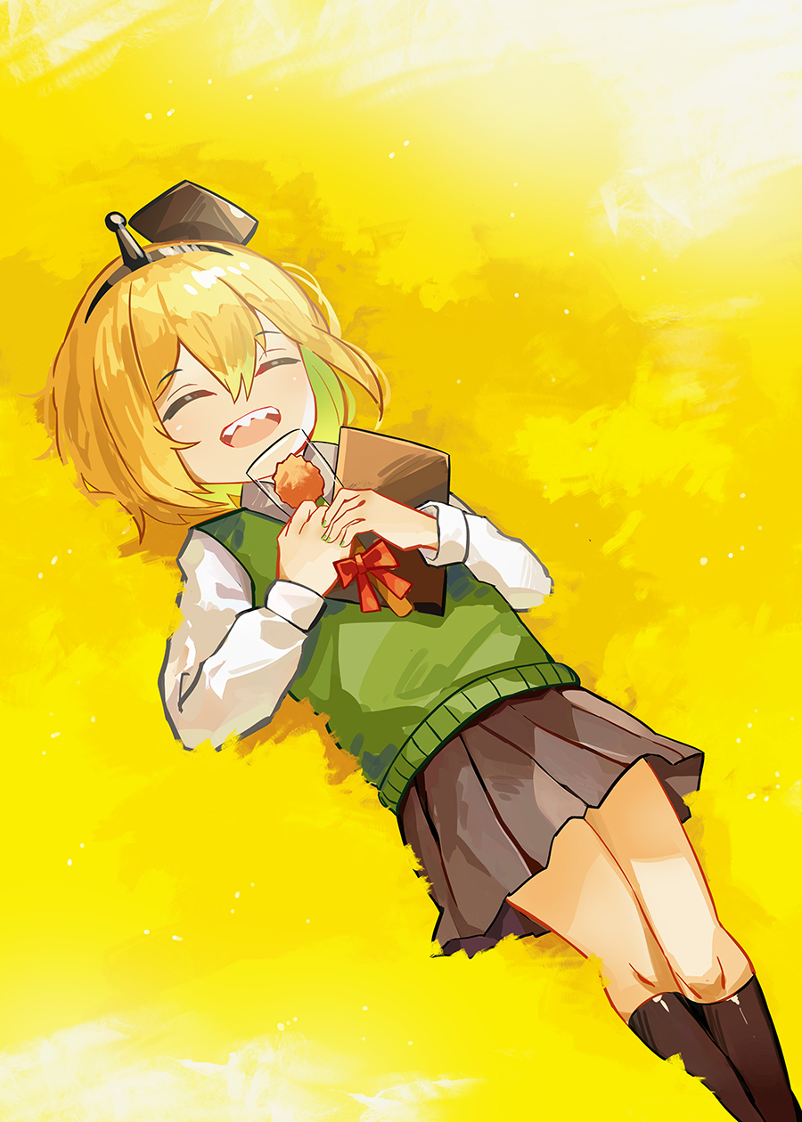 1girl, :d, ^_^, amano_pikamee, black_hairband, black_skirt, black_socks, blonde_hair