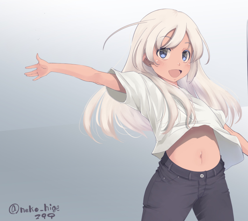 1girl, alternate_costume, black_pants, blonde_hair, blue_eyes, cowboy_shot, grey_background, highres, kantai_collection, long_hair, looking_at_viewer, navel, neko_no_hige, one-hour_drawing_challenge, one-piece_tan, outstretched_arms, pants, ro-500_(kancolle), shirt, smile, solo, t-shirt, tan, tanlines, twitter_username, white_shirt