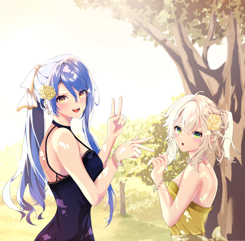2girls, absurdres, blue_hair, bracelet, dondonanyan, dress, earrings, eiyuu_densetsu, fie_claussell, grass, green_eyes, highres, jewelry, laura_s._arseid, long_hair, looking_at_viewer, multiple_girls, necklace, outdoors, ponytail, sen_no_kiseki, sen_no_kiseki_iv, short_hair, smile, tree, v, white_hair, yellow_eyes