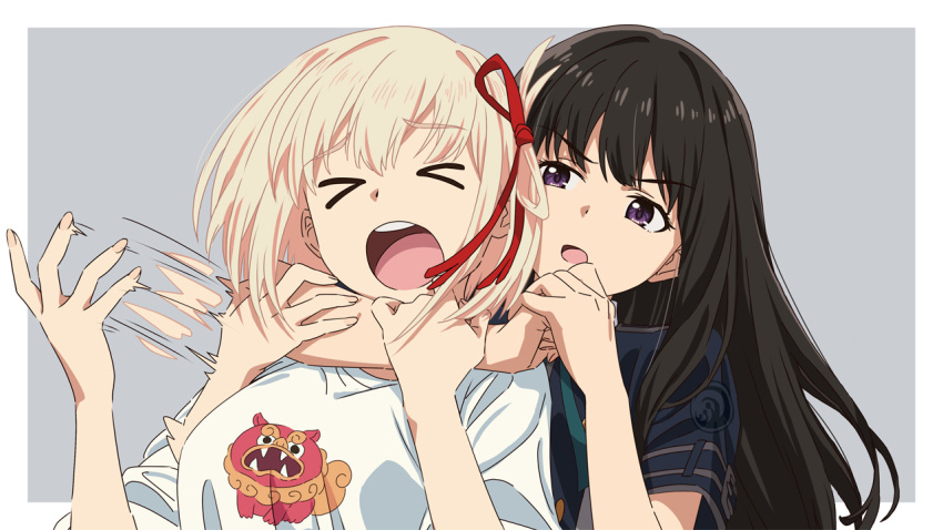 >_<, 2girls, :o, angry, asada7101, black_hair, blonde_hair, breasts