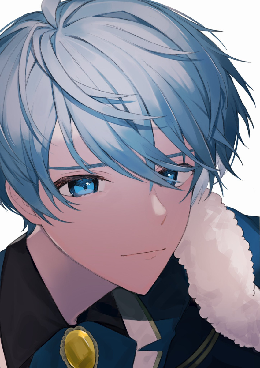 1boy, arthur_grandwell, black_shirt, blue_cape, blue_eyes, blue_jacket, cape, closed_mouth, collared_shirt, fur-trimmed_cape, fur_trim, highres, jacket, looking_at_viewer, mahoutsukai_no_yakusoku, male_focus, piza-chan, shirt, short_hair, smile, solo, white_background, white_hair