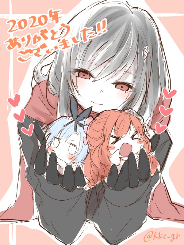 >_<, 2020, 3girls, black_gloves, black_hair, blank_eyes, blue_hair, closed_mouth, gloves, hair_ornament, hairclip, half-closed_eyes, heart, holding, kikuchi_gorou, kousetsu_samonji_(tenka_hyakken), light_blue_hair, long_hair, long_sleeves, mini_person, minigirl, multiple_girls, open_mouth, orange_hair, red_eyes, red_scarf, sayo_samonji_(tenka_hyakken), scarf, sketch, smile, tenka_hyakken, twitter_username, yoshimoto_samonji