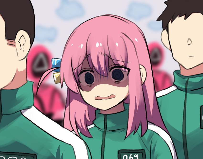 1girl, 2boys, 2others, ambiguous_gender, blurry, blurry_background, bocchi_the_rock!, comedy, commentary, cube_hair_ornament, duplicate, gotou_hitori, green_jacket, hair_ornament, highres, hinghoi, jacket, long_hair, long_sleeves, mask, multiple_boys, multiple_others, open_mouth, pink_hair, short_hair, soldier_(squid_game), squid_game, upper_body