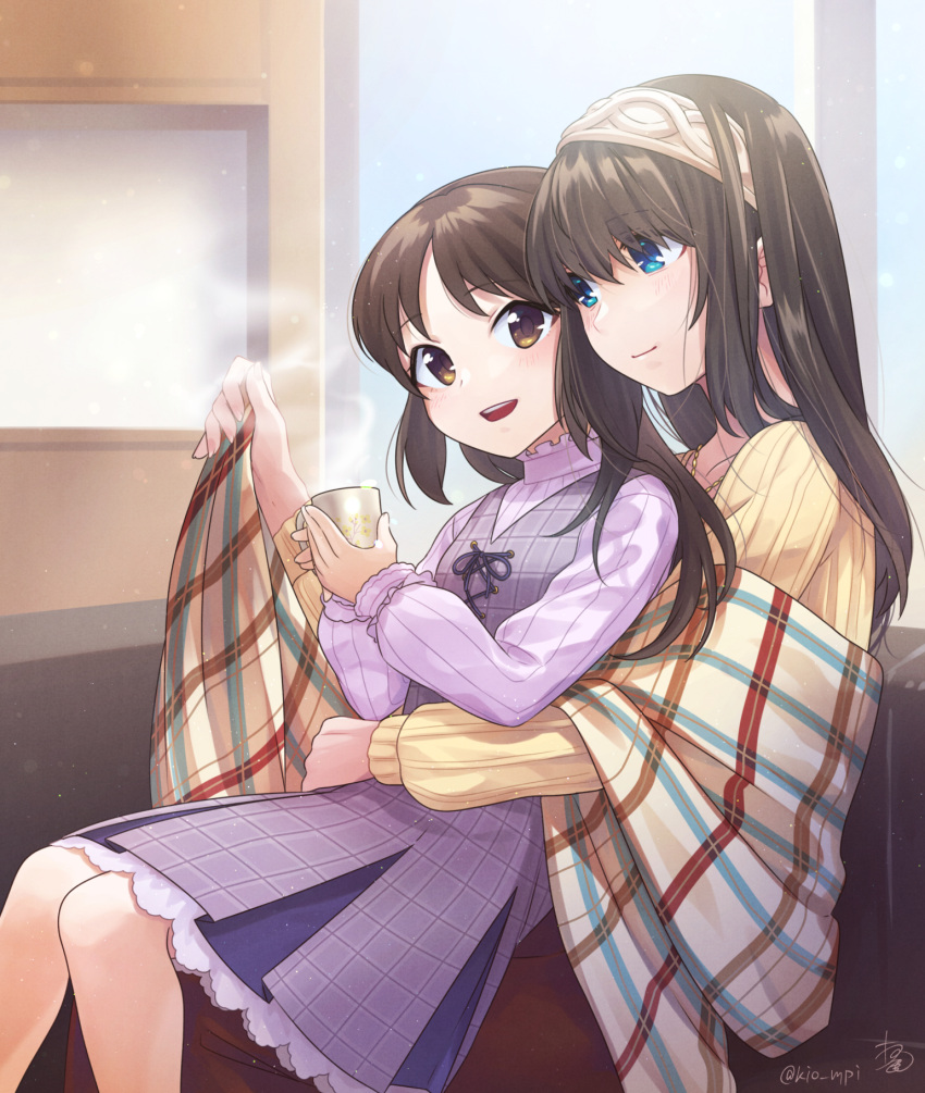 2girls, age_difference, argyle_hairband, blush, brown_hair, commission, couch, cup