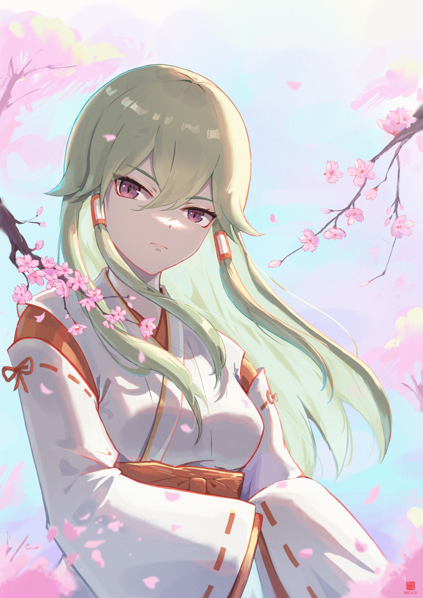 1girl, absurdres, cherry_blossoms, commentary_request, ermu_(enmmm), falling_petals, genshin_impact, green_hair