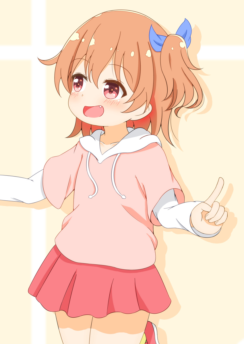 absurdres, azuma_satsuki, blush, fang, highres, hood, hoodie, hoshino_hinata, loli, looking_to_the_side, medium_hair, open_mouth, red_eyes, shoes, side_ponytail, skirt, watashi_ni_tenshi_ga_maiorita!