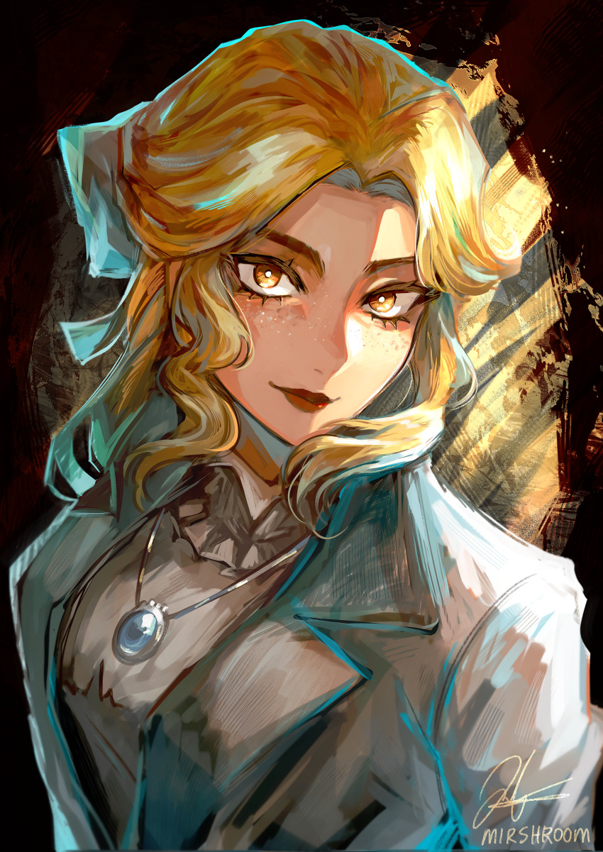 1girl, absurdres, alice_deross, artist_name, backlighting, blonde_hair, blue_bow, bow, bright_pupils, collar, curly_hair, freckles, frilled_collar, frills, hair_bow, highres, identity_v, jacket, jewelry, locket, looking_at_viewer, mirshroom, necklace, orange_eyes, parted_bangs, pendant, red_background, red_lips, shirt, signature, simple_background, smile, solo, upper_body, white_jacket, white_pupils, white_shirt