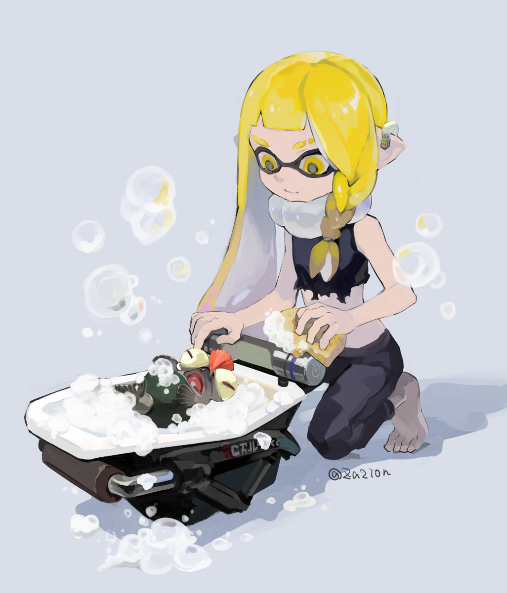 1girl, agent_3_(splatoon_3), barefoot, black_pants, bloblobber_(splatoon), blonde_hair, braid, bubble, closed_eyes, closed_mouth, grey_background, highres, holding, holding_sponge, inkling, inkling_girl, kneeling, little_buddy_(splatoon), long_hair, open_mouth, pants, pointy_ears, salmonid, shadow, side_braid, simple_background, smallfry_(splatoon), splatoon_(series), splatoon_3, sponge, tentacle_hair, torn_clothes, twitter_username, yellow_eyes, za210n