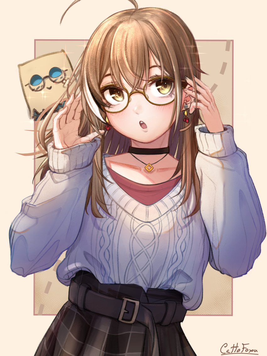 1girl, :>, :o, absurdres, ahoge, belt, berry, black_choker