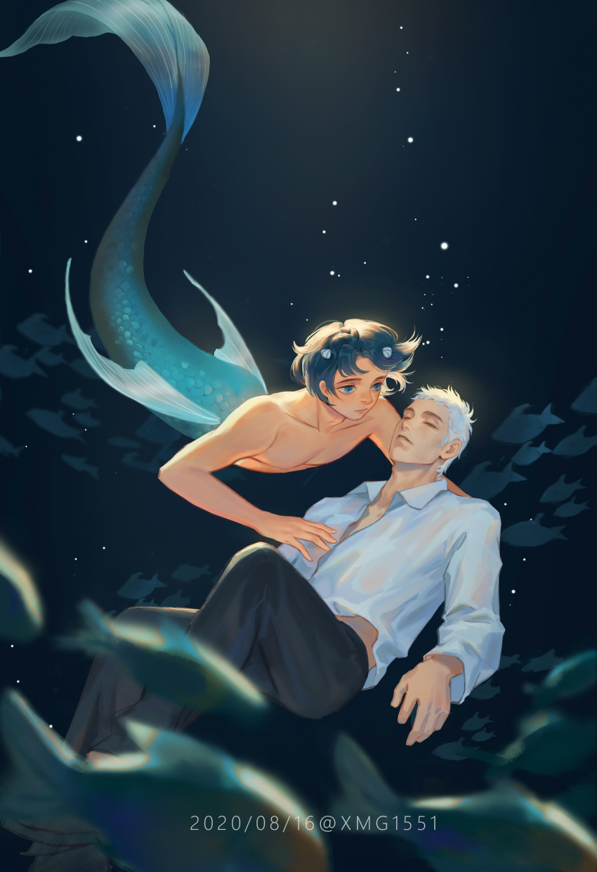 2boys, absurdres, black_hair, bob_cut, bruno_bucciarati, cosplay, dated, eric_(disney), eric_(disney)_(cosplay), fish, grey_hair, hair_ornament, highres, jojo_no_kimyou_na_bouken, leone_abbacchio, male_focus, merman, midriff_peek, monster_boy, multiple_boys, parody, shirt, the_little_mermaid, twitter_username, underwater, vento_aureo, watermark, white_shirt, xmg1551