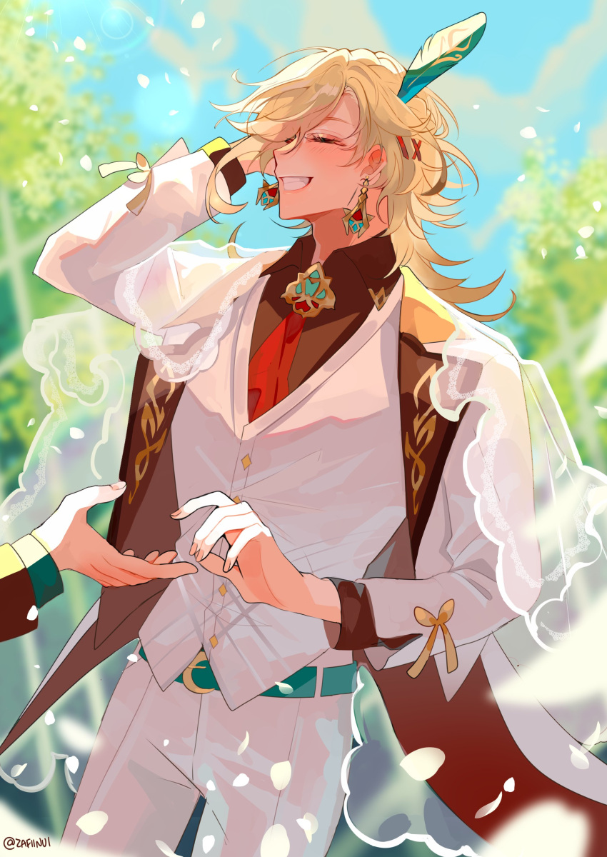 2boys, ^_^, absurdres, alhaitham_(genshin_impact), belt, blonde_hair, closed_eyes, day
