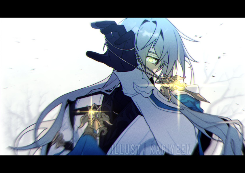1boy, artist_name, bare_tree, black_border, black_gloves, black_shirt, blonde_hair, border, brooch, coat, covered_mouth, glint, gloves, glowing, glowing_eye, green_eyes, hair_between_eyes, hand_up, highres, holding, holding_jewelry, holding_necklace, honkai:_star_rail, honkai_(series), jewelry, kari_yen, letterboxed, long_hair, long_sleeves, looking_at_viewer, luocha_(honkai:_star_rail), male_focus, motion_blur, necklace, one_eye_covered, pendant, pendant_removed, shirt, solo, tree, upper_body, white_background, white_coat