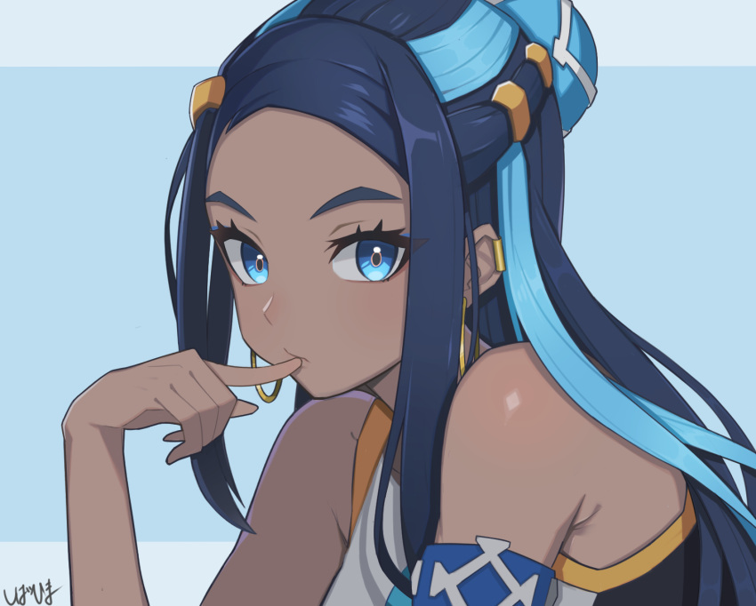 1girl, aqua_hair, armlet, black_hair, blue_eyes, blue_eyeshadow, closed_mouth, commentary_request
