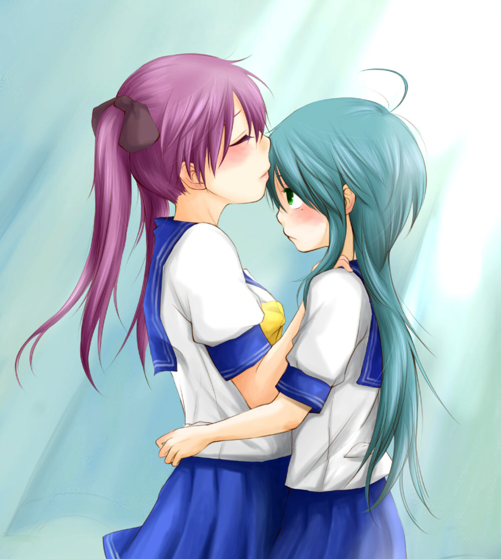 aqua_hair, beni_shouga, blue_hair, closed_eyes, green_eyes, hiiragi_kagami, hug, izumi_konata