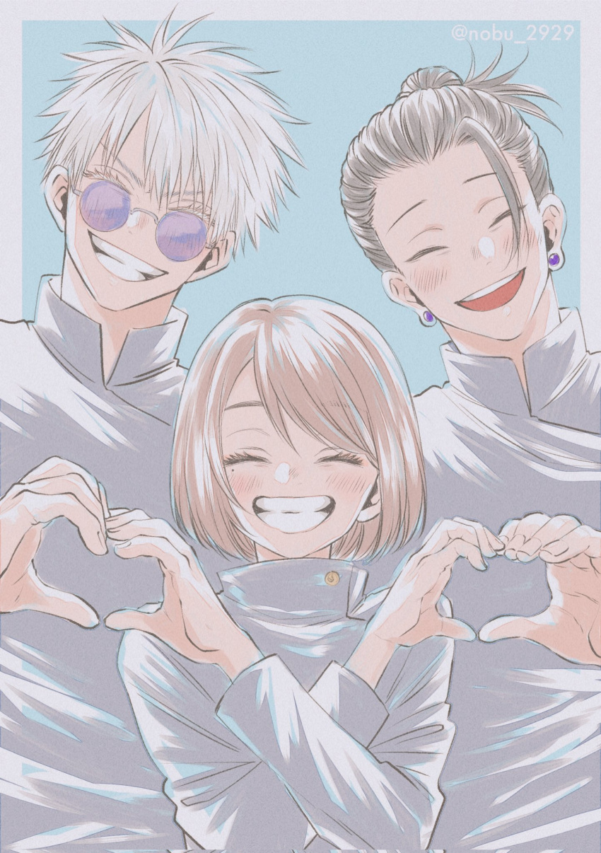 1girl, 2boys, ^_^, black_hair, black_jacket, blue_background, brown_hair, closed_eyes
