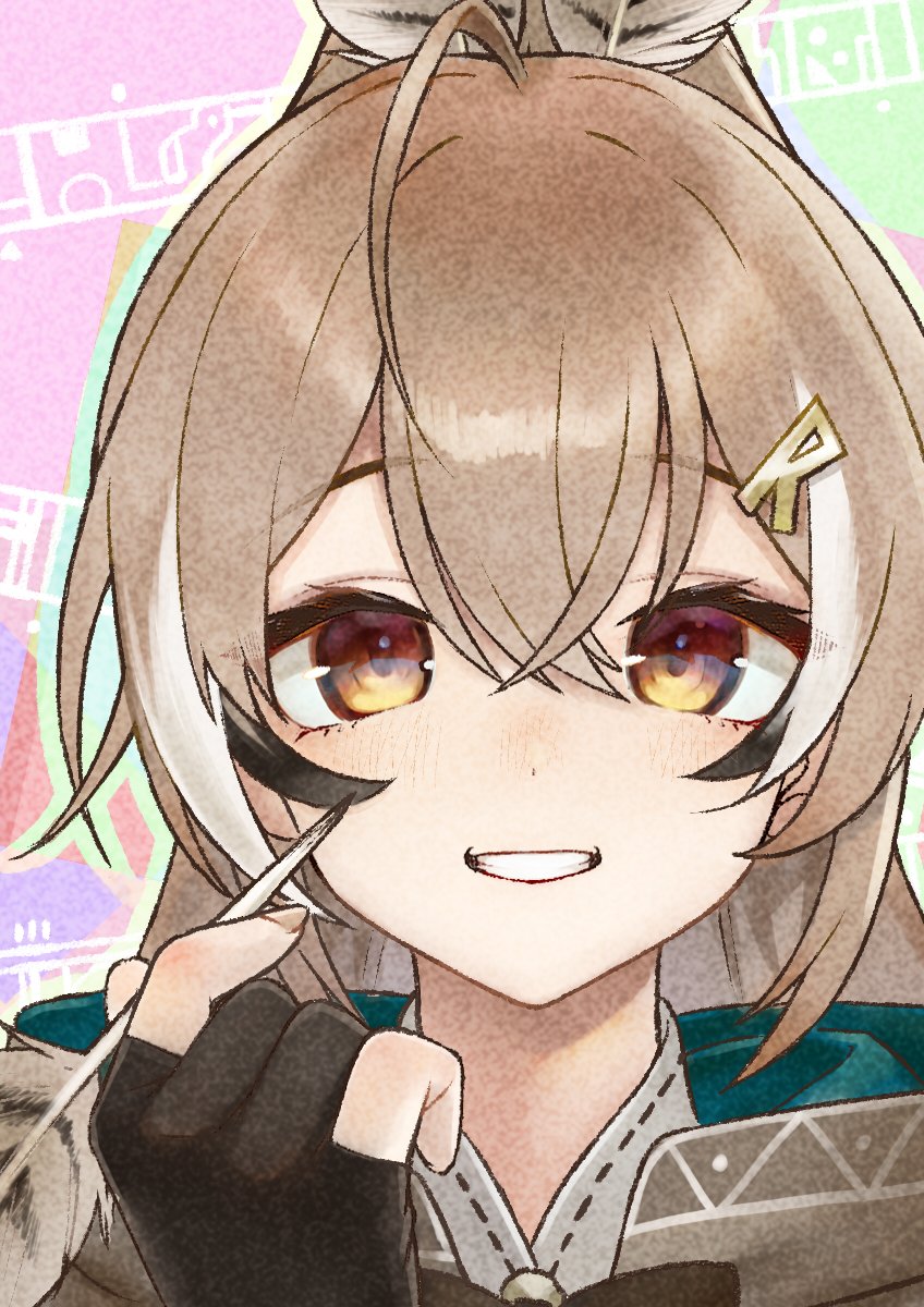 1girl, ahoge, brown_capelet, brown_cloak, brown_eyes, brown_hair, cape, capelet, cloak, crossed_bangs, feathers, fingernails, gloves, grin, hair_ornament, hairclip, highres, holding, holding_quill, hololive, hololive_english, looking_at_viewer, multicolored_background, multicolored_hair, nanashi_mumei, nanashi_mumei_(1st_costume), oumi_mizu, outline, partially_fingerless_gloves, quill, ribbon, shirt, smile, streaked_hair, virtual_youtuber, white_outline, white_shirt