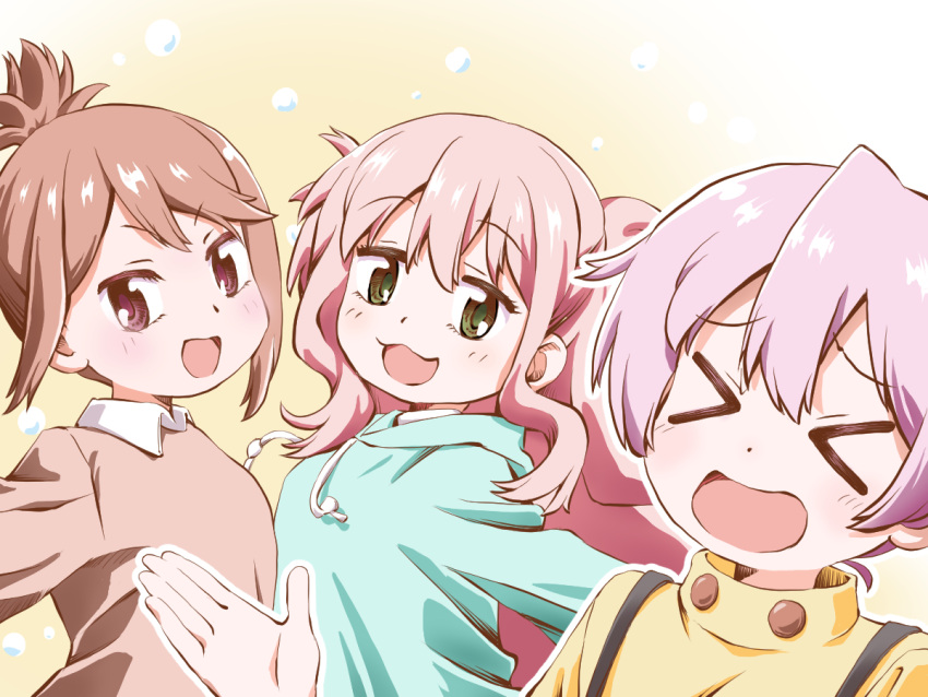 >_<, 3girls, :3, :d, aqua_hoodie, brown_eyes, brown_hair, brown_shirt