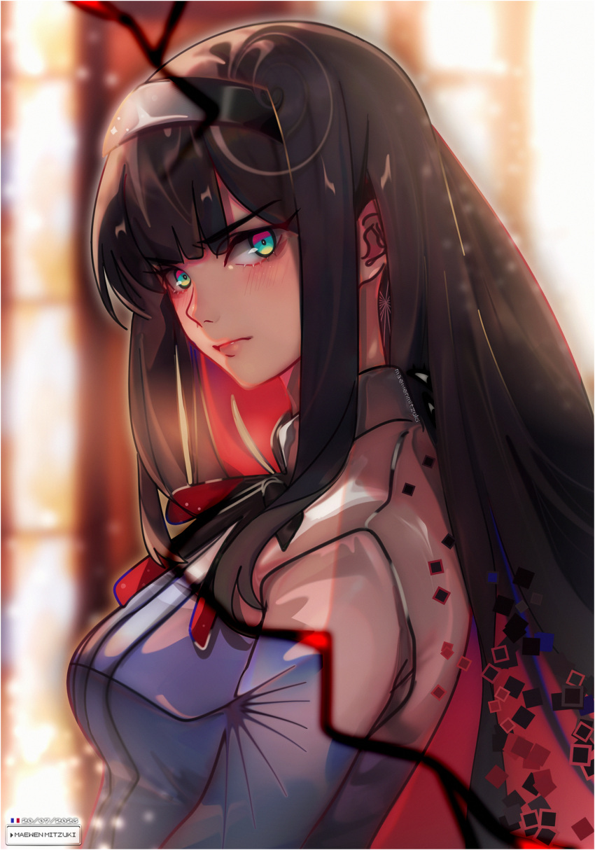 1girl, alternate_breast_size, artist_name, black_hair, black_hairband, black_ribbon, blue_shirt, blurry, blurry_background, blush, breasts, closed_mouth, colored_inner_hair, commentary, commentary_request, dated, french_commentary, green_eyes, hairband, highres, lips, long_hair, looking_at_viewer, maewenmitzuki, medium_breasts, multicolored_eyes, multicolored_hair, neck_ribbon, pink_lips, profile, red_ribbon, redhead, ribbon, serious, shirt, solo, tohno_akiha, tsukihime, tsukihime_(remake), two-tone_hair, white_shirt