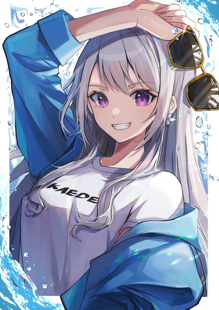 1girl, absurdres, blue_jacket, character_name, commentary, earrings, elbow_sleeve, english_text, eyewear_removed, flower_earrings, glint, grey_hair, grin, highres, higuchi_kaede, higuchi_kaede_(9th_costume), holding, holding_eyewear, jacket, jewelry, kanan_ria, long_hair, mole, mole_under_eye, nijisanji, off_shoulder, shirt, sidelocks, smile, solo, splashing, sunglasses, swept_bangs, t-shirt, upper_body, violet_eyes, virtual_youtuber, water, water_drop, white_shirt