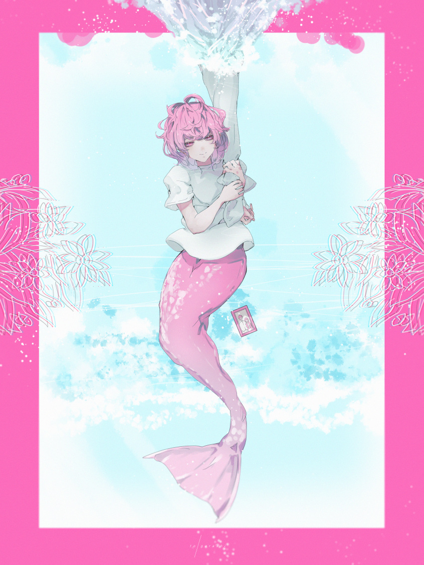 1boy, 1girl, absurdres, arm_hug, artist_name, blue_background, border, chromatic_aberration, closed_mouth, commentary, floating_hair, flower, full_body, half-closed_eyes, highres, light_particles, long_sleeves, medium_hair, mermaid, monster_girl, out_of_frame, photo_(object), picture_frame, pink_border, pink_eyes, pink_hair, shirt, short_sleeves, smile, solo_focus, suishitai_ni_modoranaide_(vocaloid), t-shirt, to/garashi, water, white_shirt