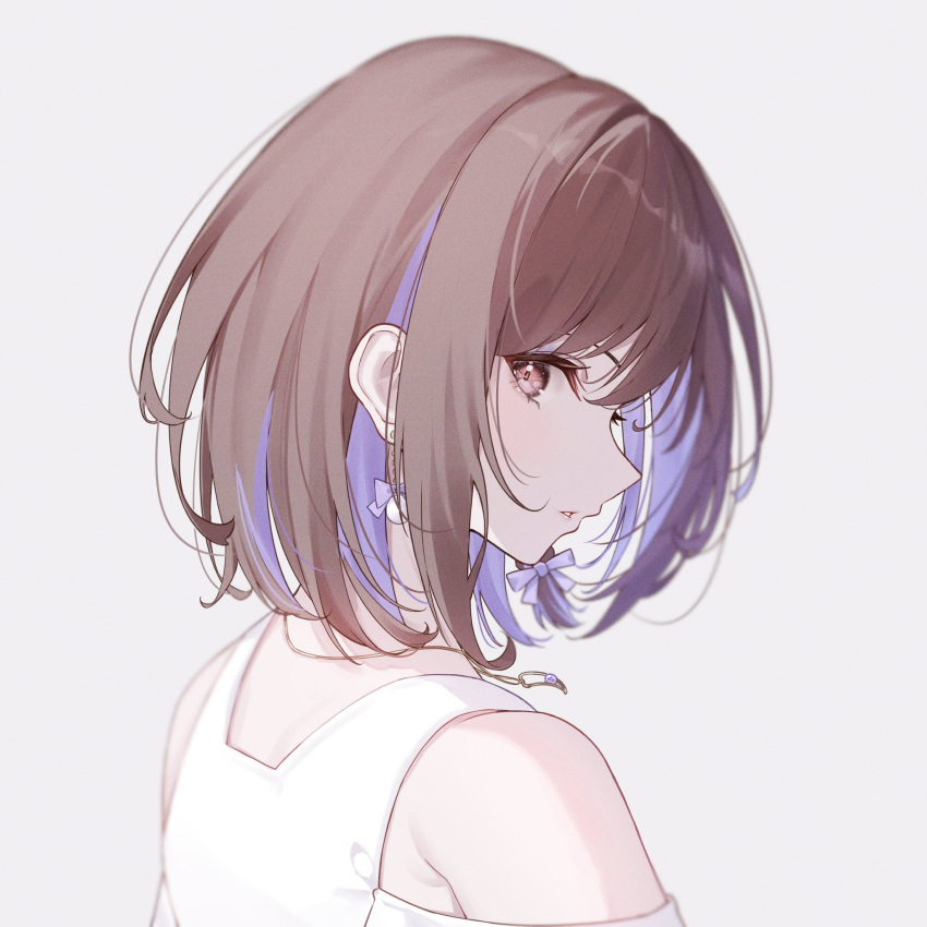 1girl, bob_cut, bow, brown_eyes, commentary_request, earrings, grey_background, hair_bow