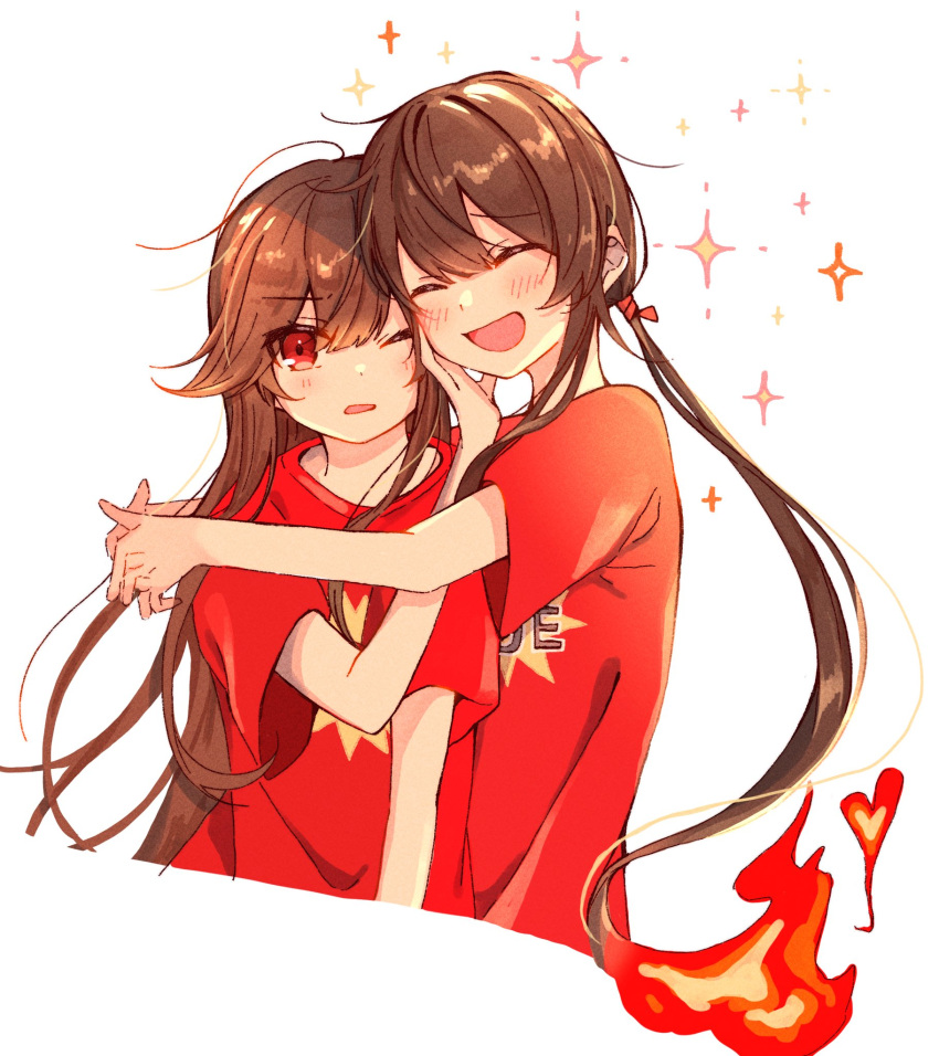 1boy, 1girl, brother_and_sister, buster_shirt, closed_eyes, clothes_writing, fate/grand_order, fate_(series), fiery_hair, hair_between_eyes, heart, hi_(wshw5728), highres, hug, long_hair, oda_nobukatsu_(fate), oda_nobunaga_(fate), open_mouth, red_eyes, red_shirt, shirt, siblings, simple_background, sparkle, upper_body, very_long_hair, white_background