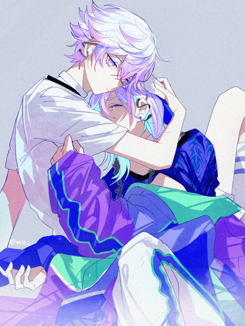 2boys, baseball_cap, blue_hair, blue_shirt, brothers, closed_eyes, cozmez_(paradox_live), crying, grey_background, hat, highres, hug, light_blue_hair, light_purple_hair, medium_hair, multicolored_hair, multiple_boys, paradox_live, phantometal_(paradox_live), shirt, short_hair, short_sleeves, siblings, twins, twitter_username, white_shirt, wu_u, yatonokami_kanata, yatonokami_nayuta