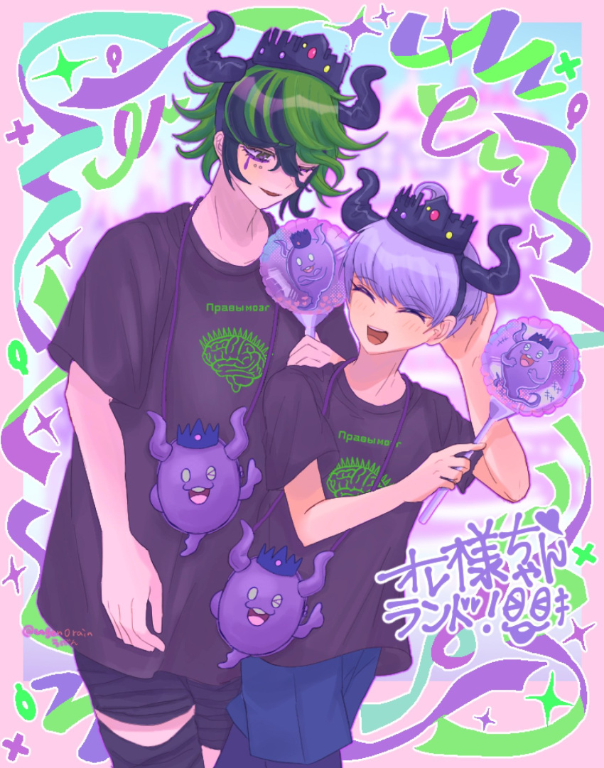 2boys, ahoge, alternate_costume, bag, bandaged_leg, bandages, black_horns, blue_shorts