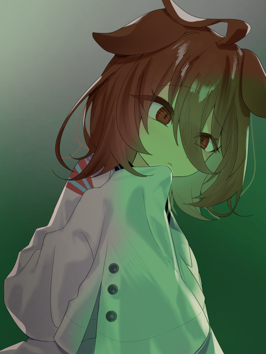 1girl, agnes_tachyon_(umamusume), ahoge, animal_ears, brown_hair, closed_mouth, coat, commentary_request, ears_down, finger_to_own_chin, glowing, hair_between_eyes, highres, horse_ears, horse_girl, lab_coat, messy_hair, partial_commentary, red_eyes, short_hair, sleeves_past_fingers, sleeves_past_wrists, solo, umamusume, upper_body, very_long_sleeves, white_coat, wooqa