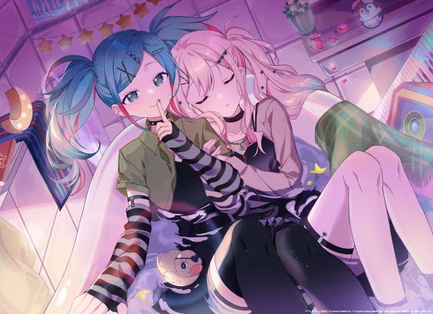 2girls, bath, bathroom, bathtub, black_choker, black_thighhighs, blue_eyes, choker