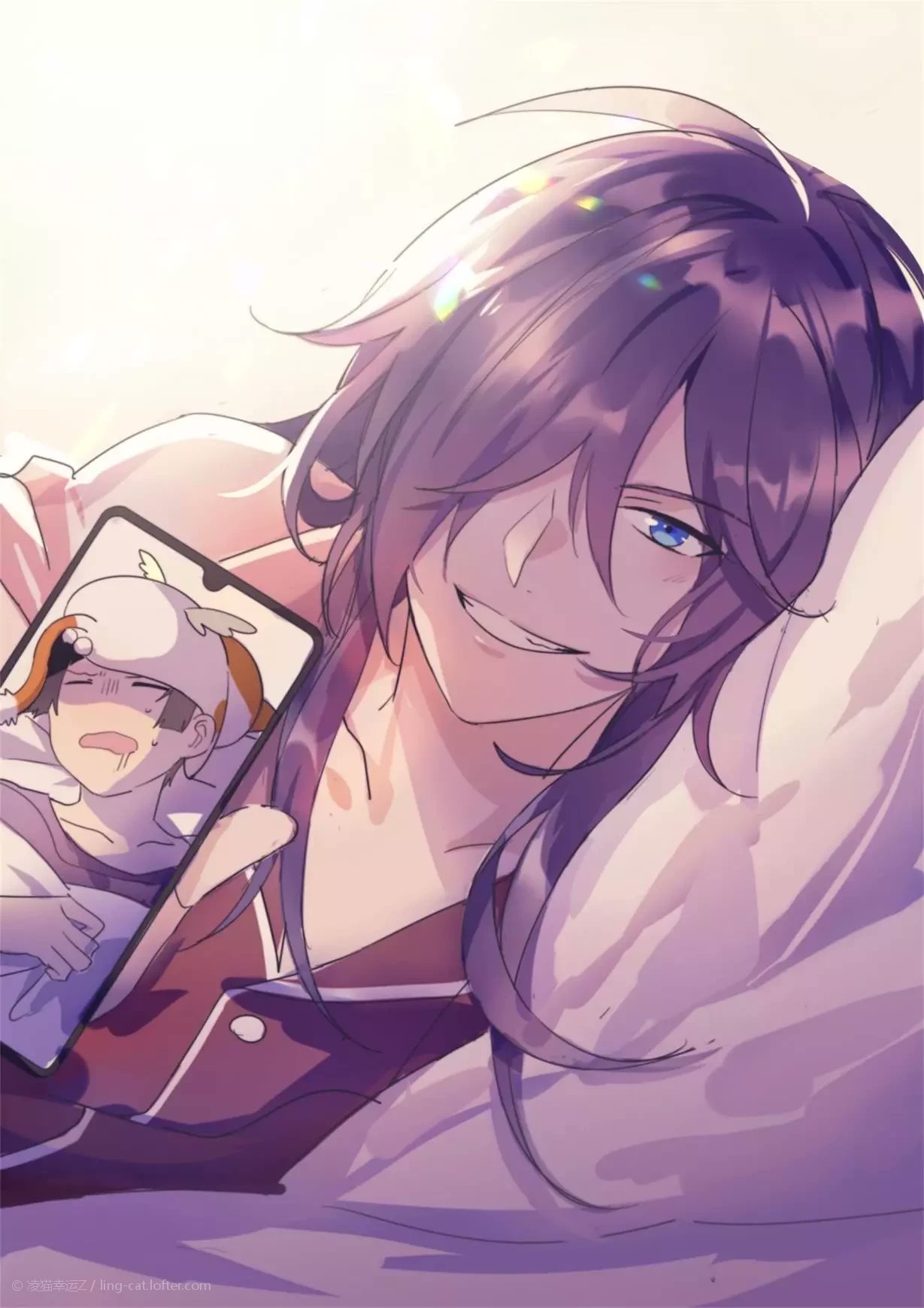 1boy, animal_on_head, blanket, blue_eyes, cat, cellphone, cellphone_picture, grin, hair_over_one_eye, highres, holding, holding_phone, light_blush, lingcat, long_hair, long_sleeves, looking_at_viewer, lu_wu_(the_tale_of_food), lying, male_focus, male_master_(the_tale_of_food), on_bed, on_head, on_side, pajamas, phone, pillow, purple_hair, red_pajamas, red_shirt, shirt, smartphone, smile, solo, the_tale_of_food, under_covers, upper_body, white_background, yuxiang_pork_(the_tale_of_food)