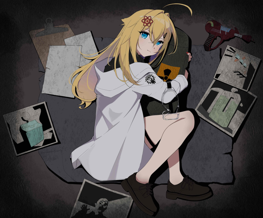 1girl, absurdres, ahoge, atom_hair_ornament, blonde_hair, blue_eyes, call_of_duty, clipboard, commentary, energy_gun, full_body, goggles, hair_ornament, hairclip, highres, holding, juzi_wei_qishui, lab_coat, looking_at_viewer, lying, on_side, paper, photo_(object), solo, weapon