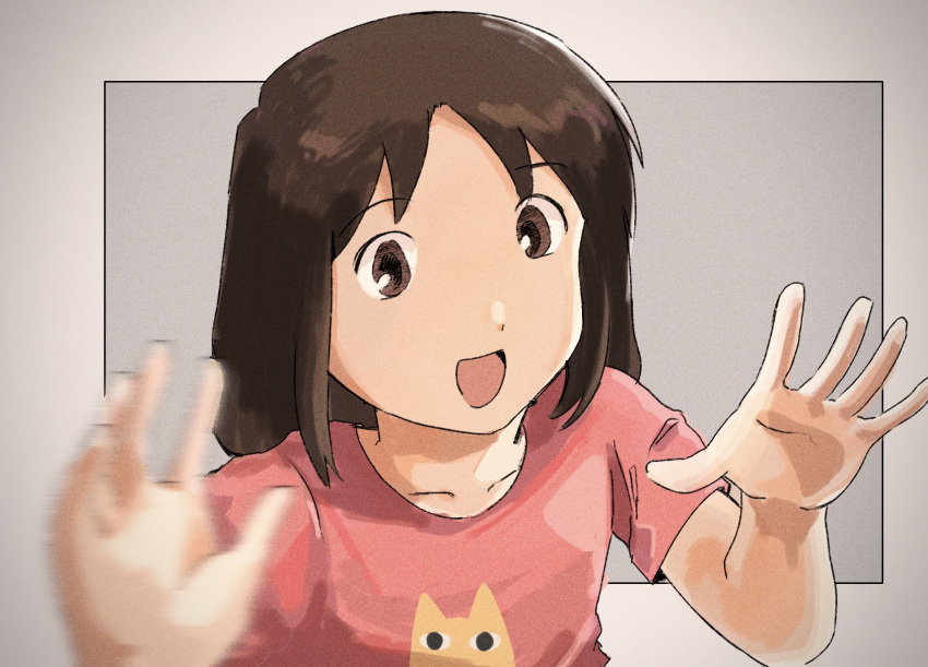 1girl, azumanga_daioh, blurry, border, brown_eyes, brown_hair, commentary, fake_mrbeast_(meme), grey_background, hands_up, highres, kasuga_ayumu, looking_at_viewer, medium_hair, meme, open_mouth, outside_border, pink_shirt, pink_t-shirt, potsato, print_shirt, shirt, simple_background, smile, solo, t-shirt, upper_body, white_border