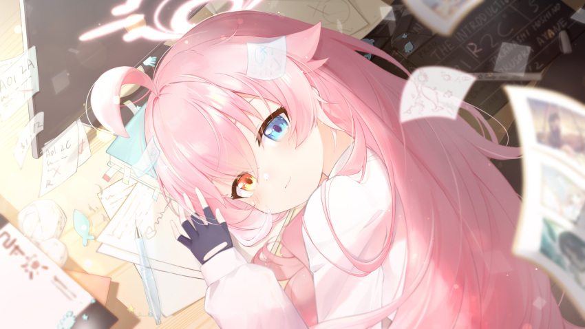 1girl, ahoge, blue_archive, blue_eyes, fingerless_gloves, gloves, heterochromia, highres