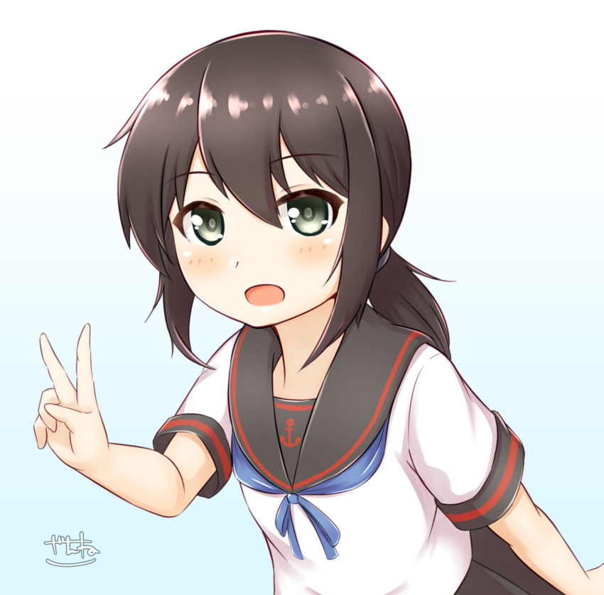 1girl, black_hair, black_sailor_collar, black_skirt, blue_neckerchief, fubuki_(kancolle), fubuki_kai_ni_(kancolle), gradient_background, green_eyes, highres, kantai_collection, low_ponytail, neckerchief, ponytail, sailor_collar, school_uniform, serafuku, short_ponytail, sidelocks, skirt, solo, upper_body, v, white_background, zanne