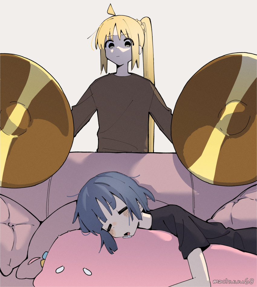 1other, 2girls, absurdres, black_shirt, blonde_hair, blue_hair, bocchi_the_rock!, brown_sweater